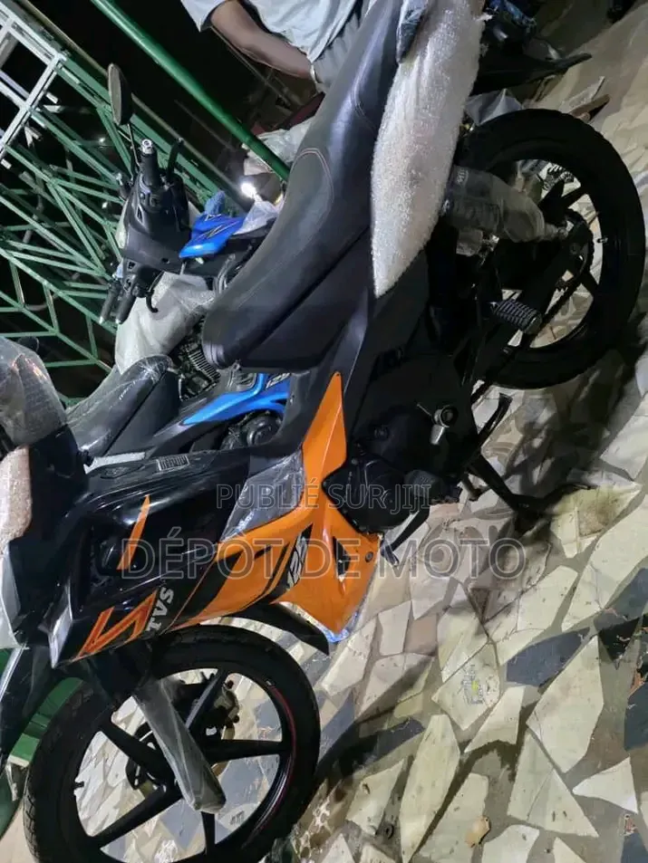 Nouveau TVS Rockz 125 2025 Orange