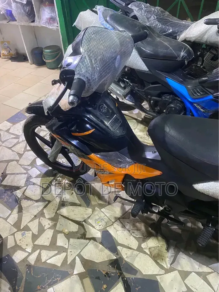 Nouveau TVS Rockz 125 2025 Orange