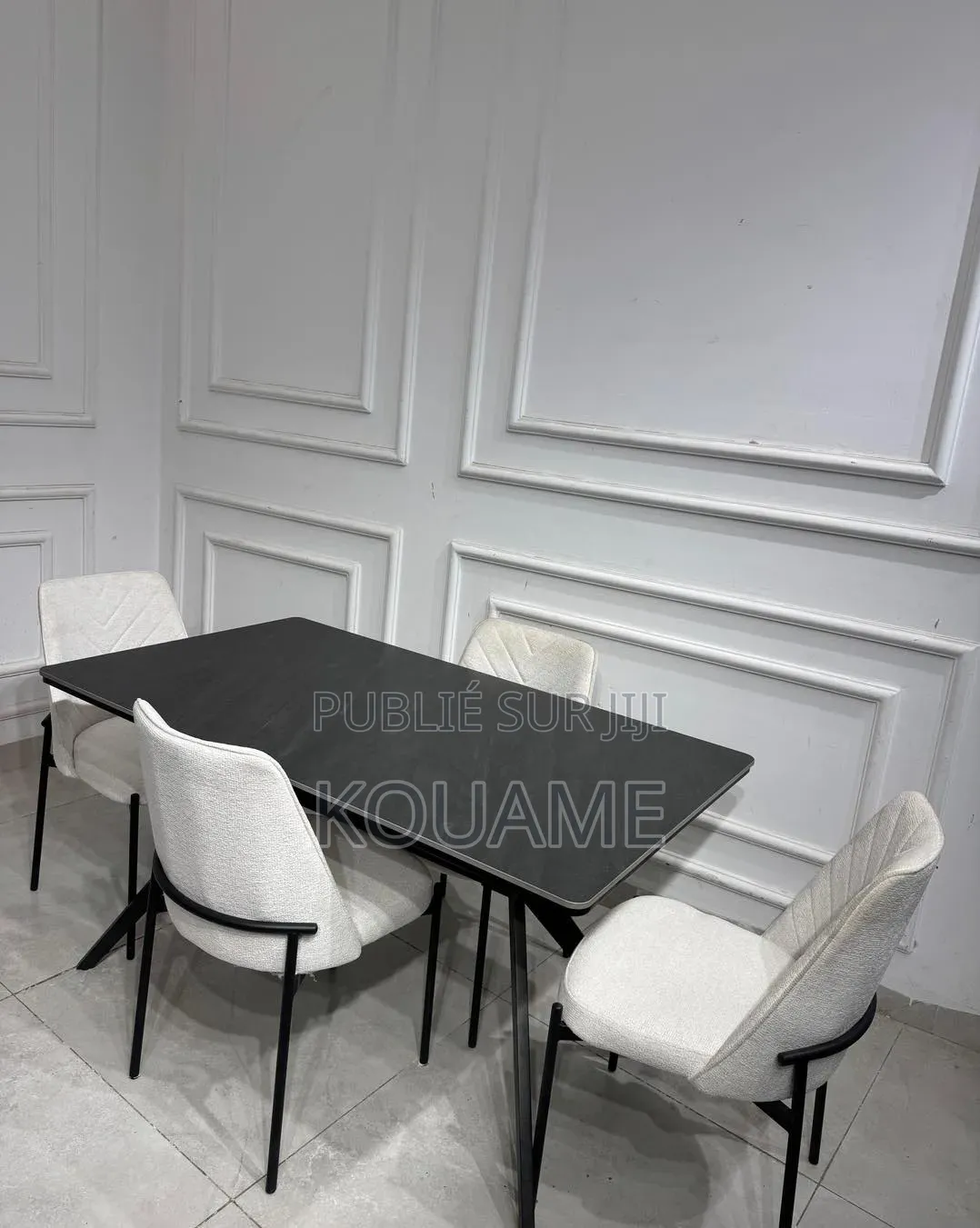 Table À Manger Neuf Disponible