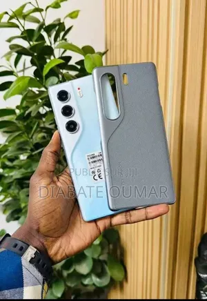 Nouveau Tecno Camon 40 Pro 5G 256 GB Gris