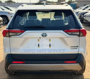 Toyota Allex 2025 Blanc cassé