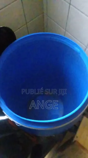 Barrique Bleu Tout Usage en Bon Etat