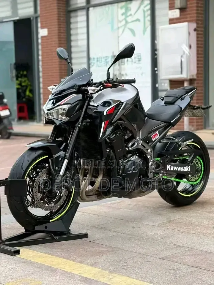 Nouveau Kawasaki Z900 2025 Noir