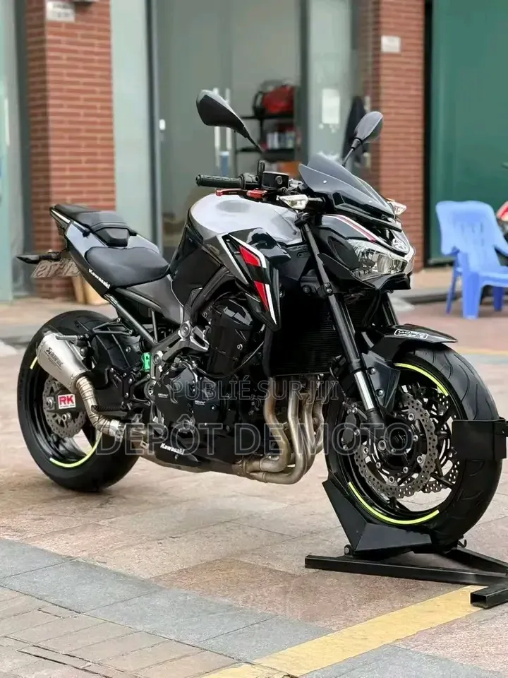 Nouveau Kawasaki Z900 2025 Noir