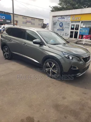 Nouveau Peugeot 5008 2023 Gris