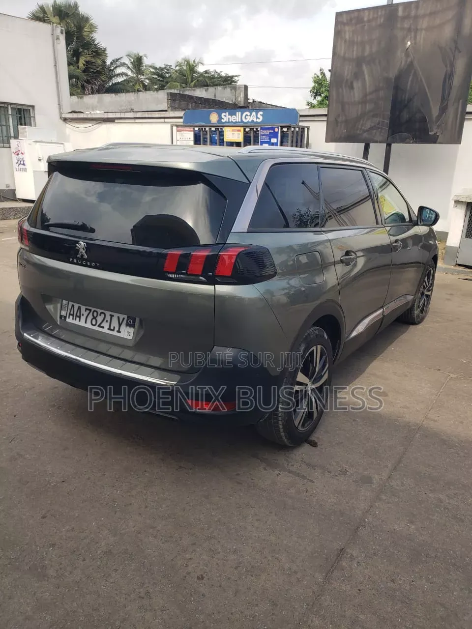 Nouveau Peugeot 5008 2023 Gris