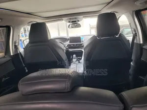 Nouveau Peugeot 5008 2023 Gris