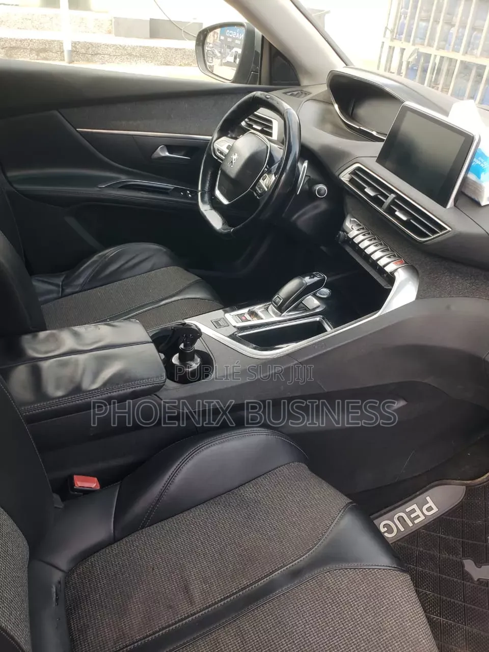 Nouveau Peugeot 5008 2023 Gris