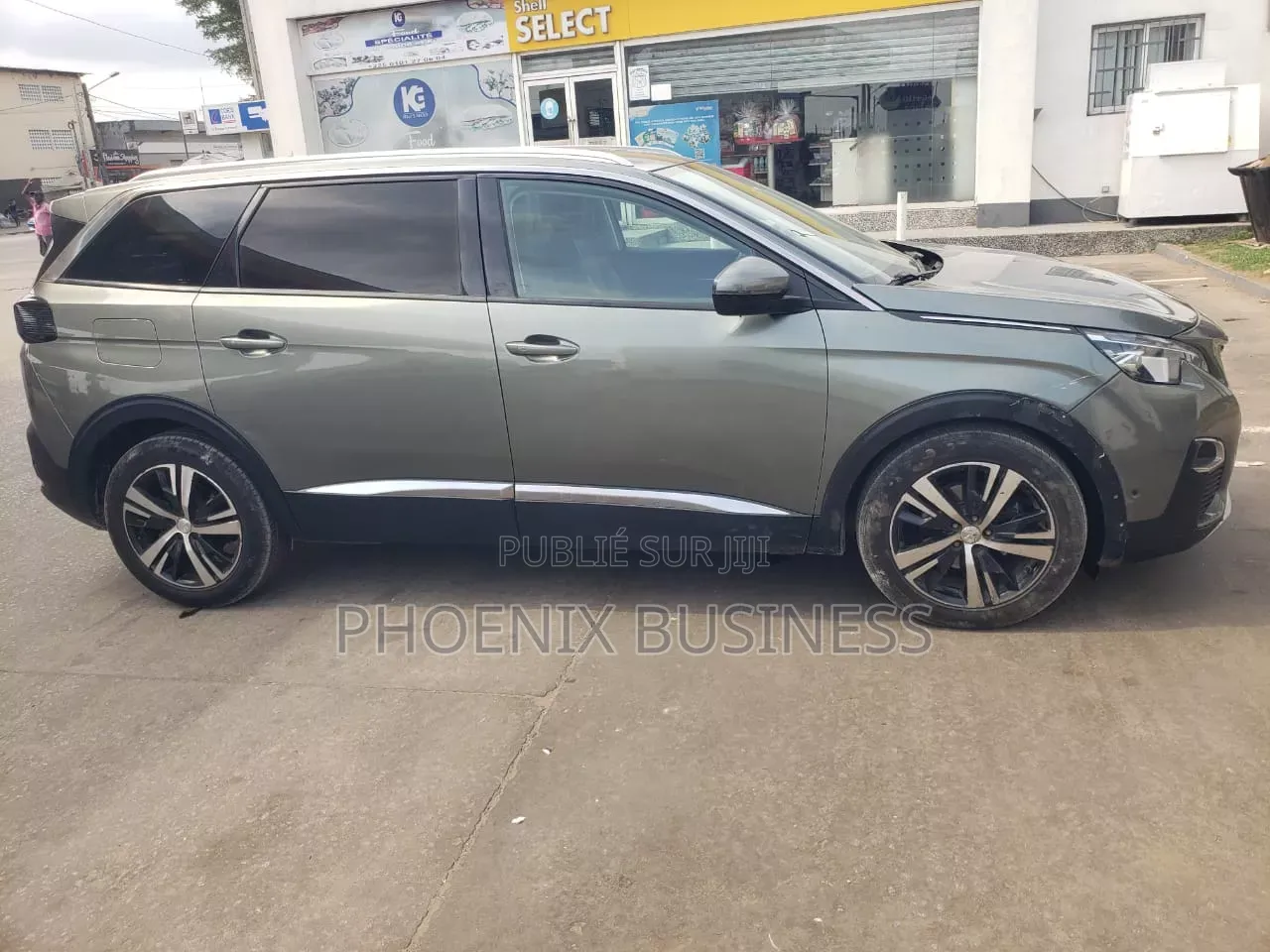 Nouveau Peugeot 5008 2023 Gris