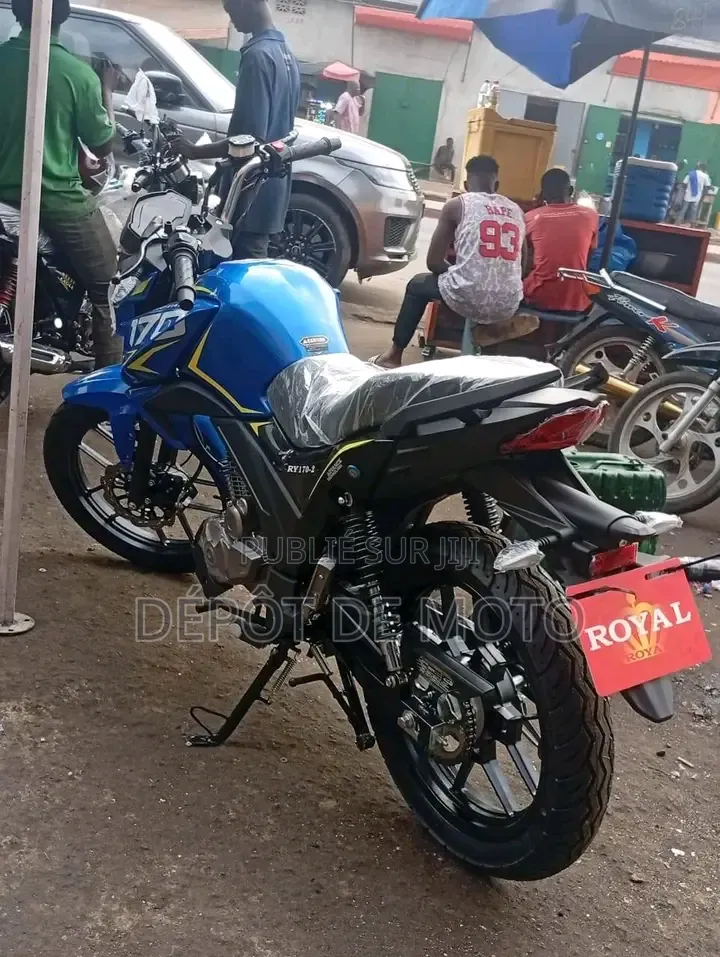 Nouveau Royal RY150 2025 Bleu