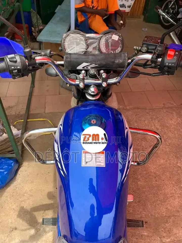 Nouveau Yamaha YBR 2025 Bleu