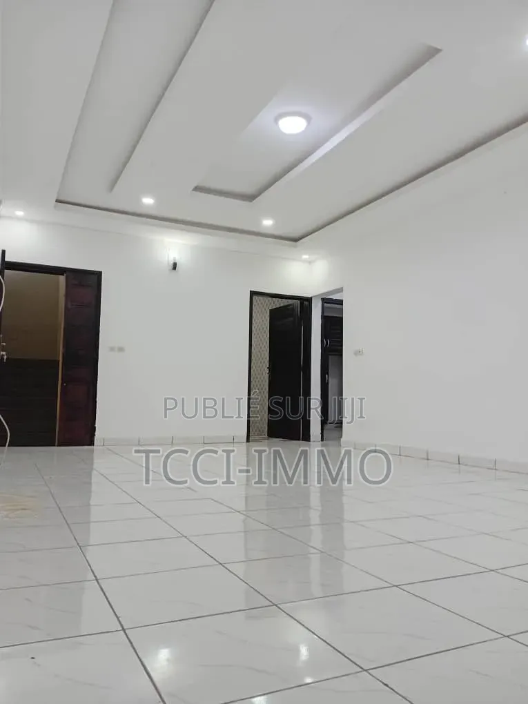 2chbre Appartement dans Tcci Sarl, Cocody à Louer
