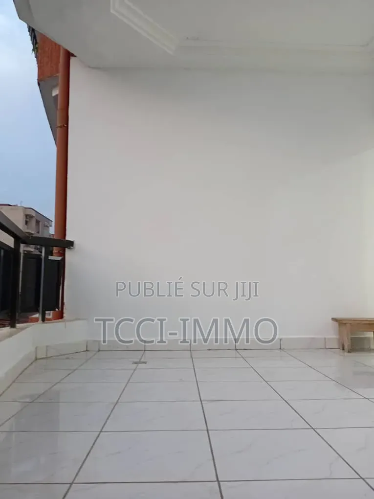 2chbre Appartement dans Tcci Sarl, Cocody à Louer