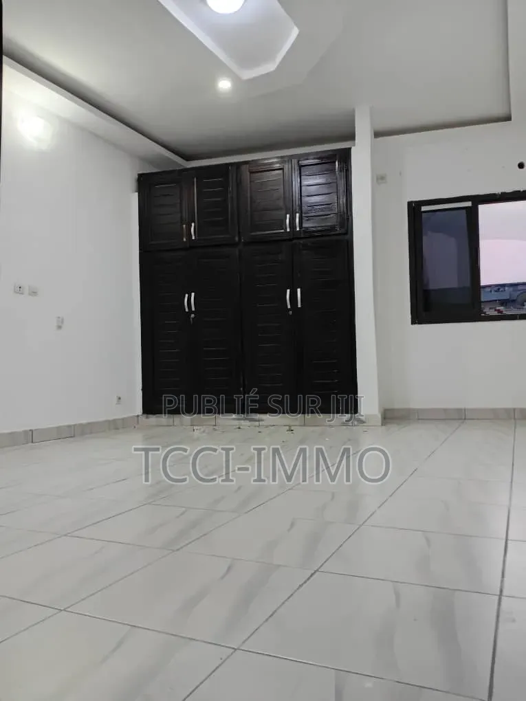 2chbre Appartement dans Tcci Sarl, Cocody à Louer