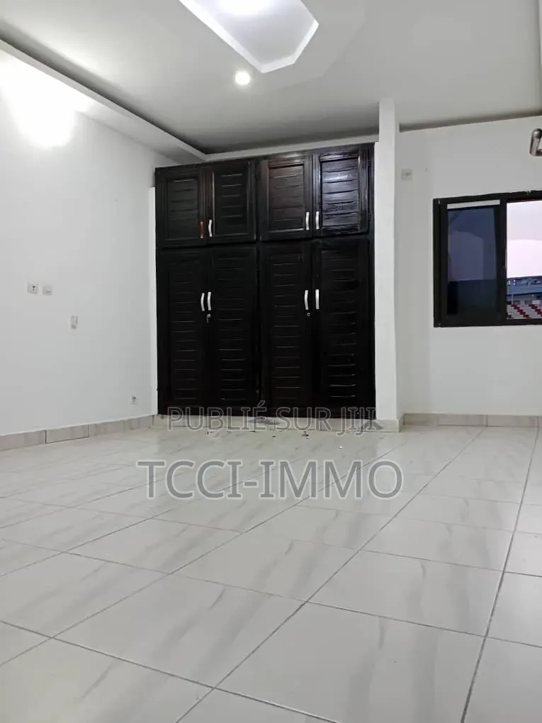 2chbre Appartement dans Tcci Sarl, Cocody à Louer