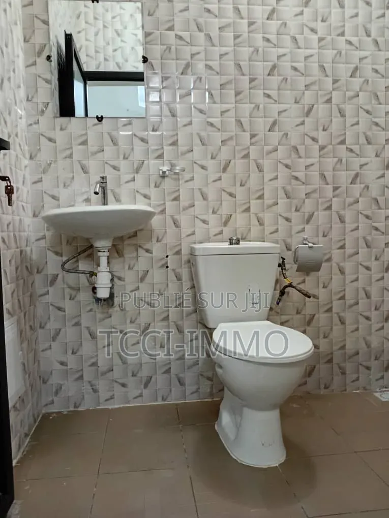 2chbre Appartement dans Tcci Sarl, Cocody à Louer