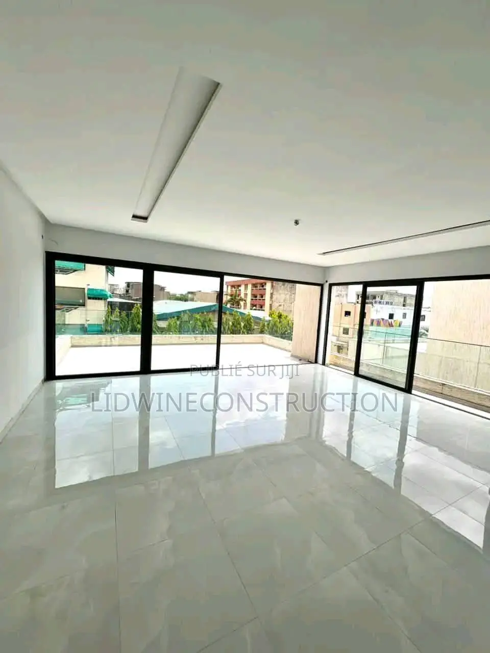 8chbre Duplex dans Grand-Bassam à Vendre