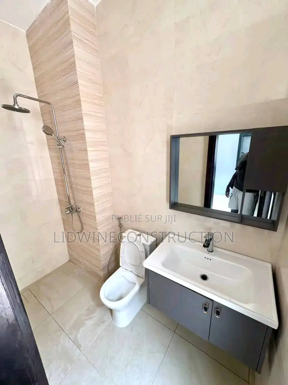 8chbre Duplex dans Grand-Bassam à Vendre