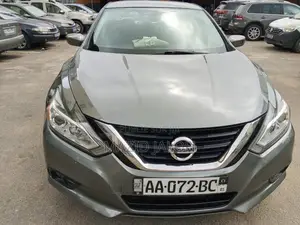 Nissan Altima 2.5 SV 2018 Gris