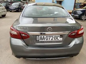 Nissan Altima 2.5 SV 2018 Gris