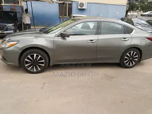 Nissan Altima 2.5 SV 2018 Gris