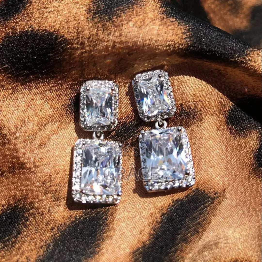 Boucle d'Oreille en Forme De Diamant Blanc Carré