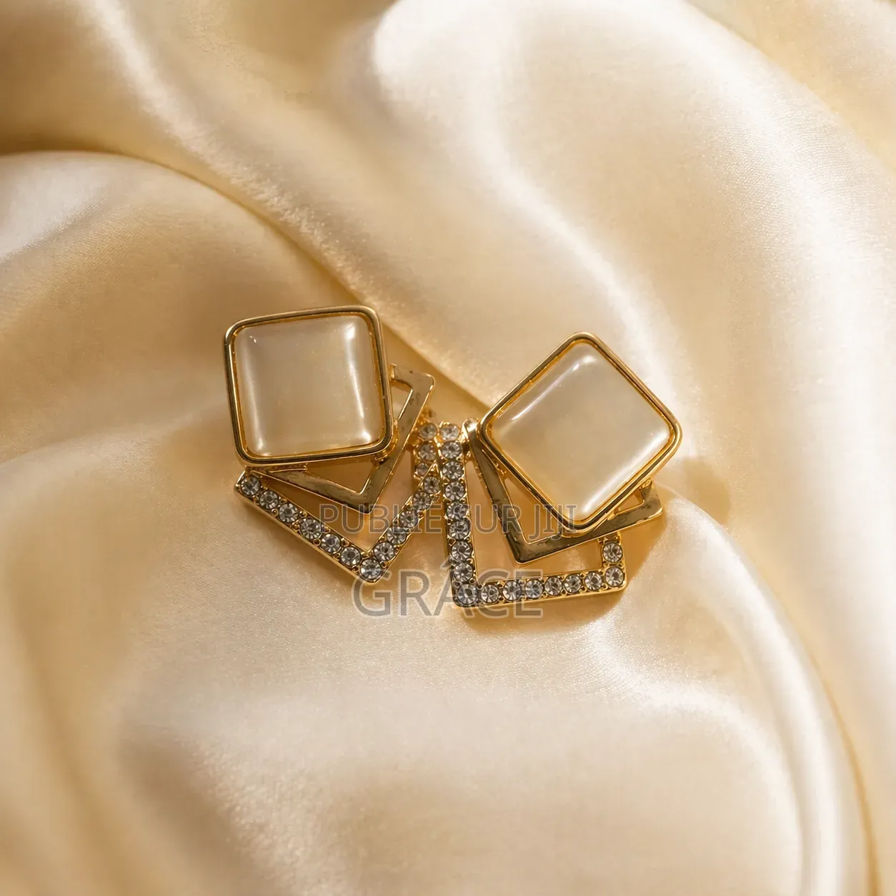Boucles d'Oreilles Carré Avec Motif Triangle