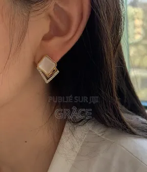 Boucles d'Oreilles Carré Avec Motif Triangle