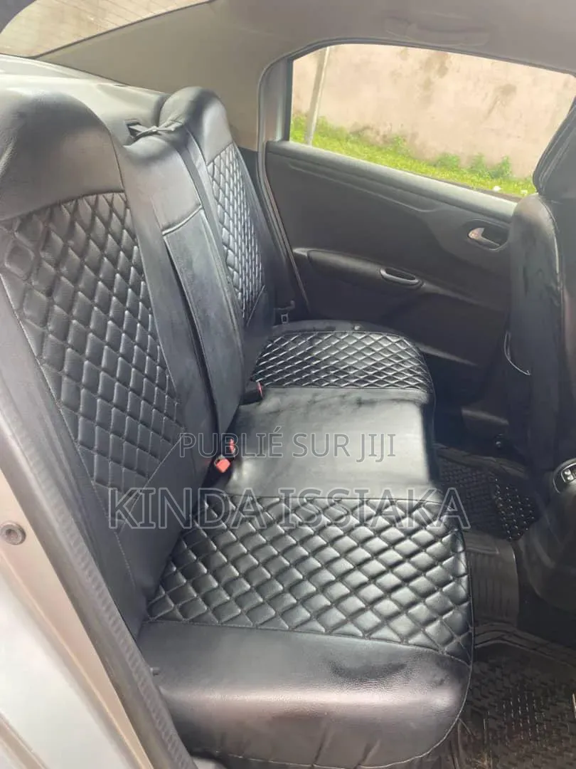 Peugeot 301 2016 Gris