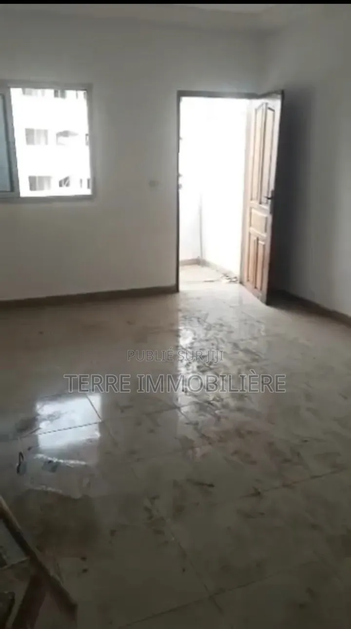 2chbre Appartement dans La Terre Immobilière, Yopougon à Vendre