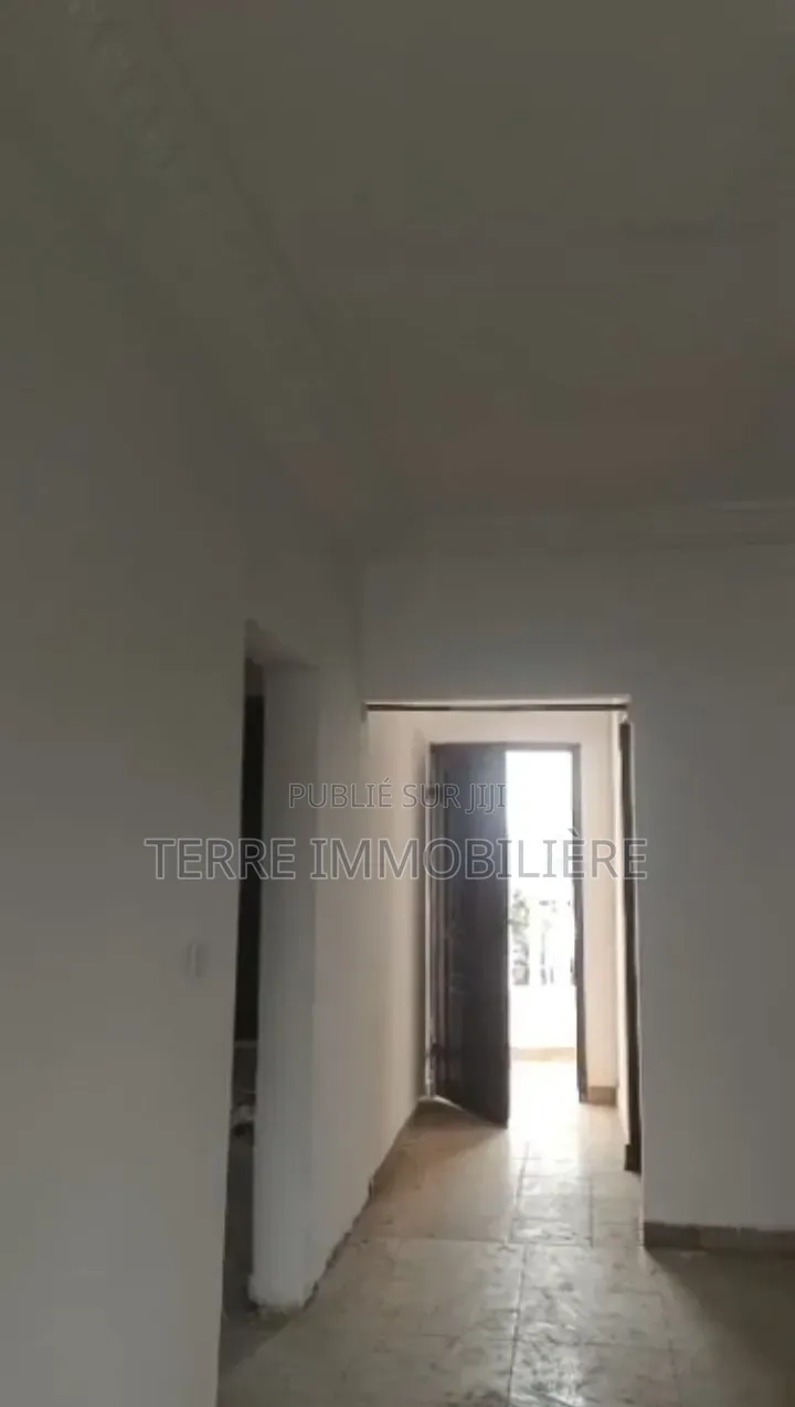 2chbre Appartement dans La Terre Immobilière, Yopougon à Vendre