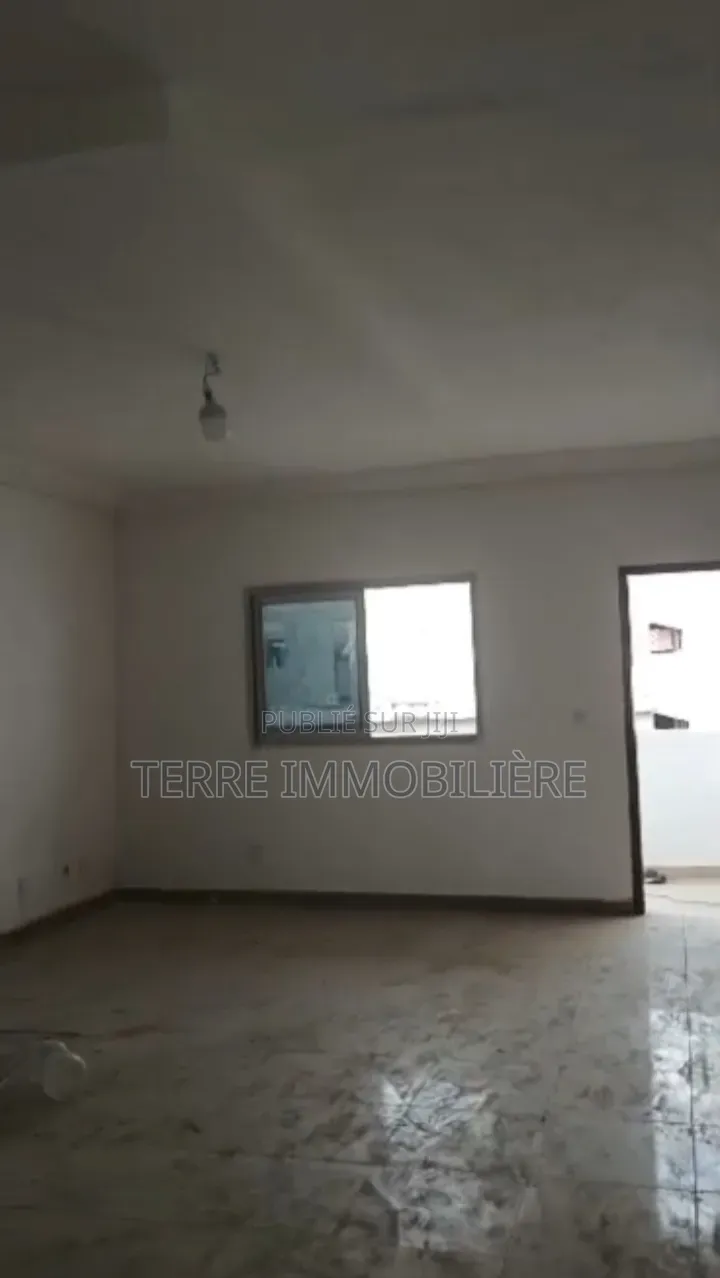 2chbre Appartement dans La Terre Immobilière, Yopougon à Vendre