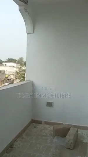 2chbre Appartement dans La Terre Immobilière, Yopougon à Vendre