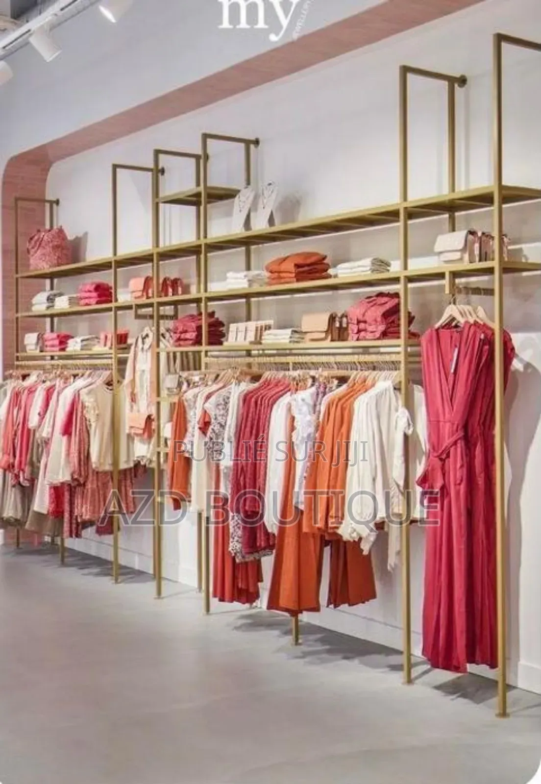 Portant À À Vêtements Mural Style Luxueux/ Étagère De Magasin
