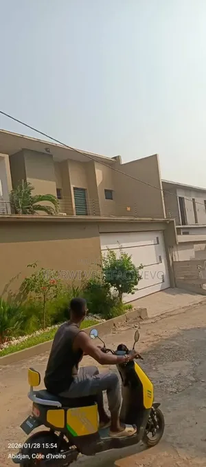 6chbre Duplex dans Riviera 3, Cocody à Vendre