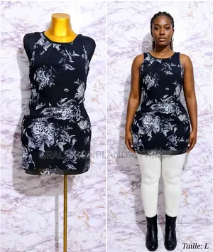 Magnifique Haut Noir À Fleurs. Solde : 1500fcfa