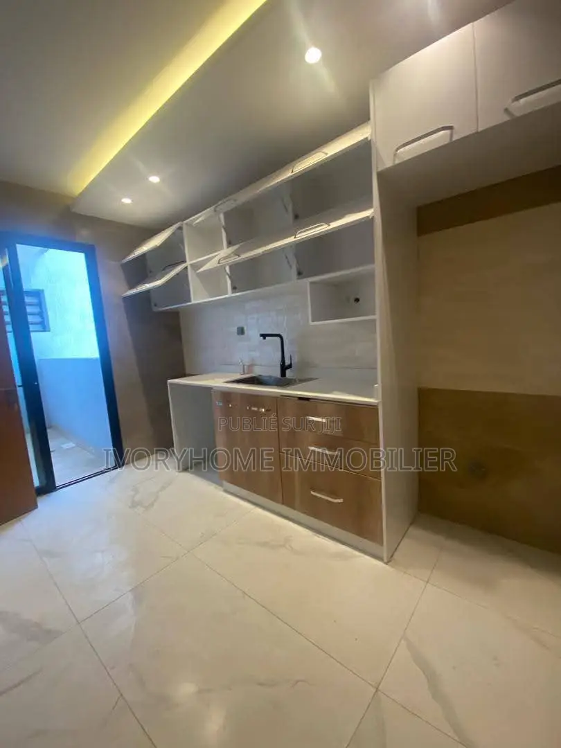 3chbre Appartement dans Cocody à Louer