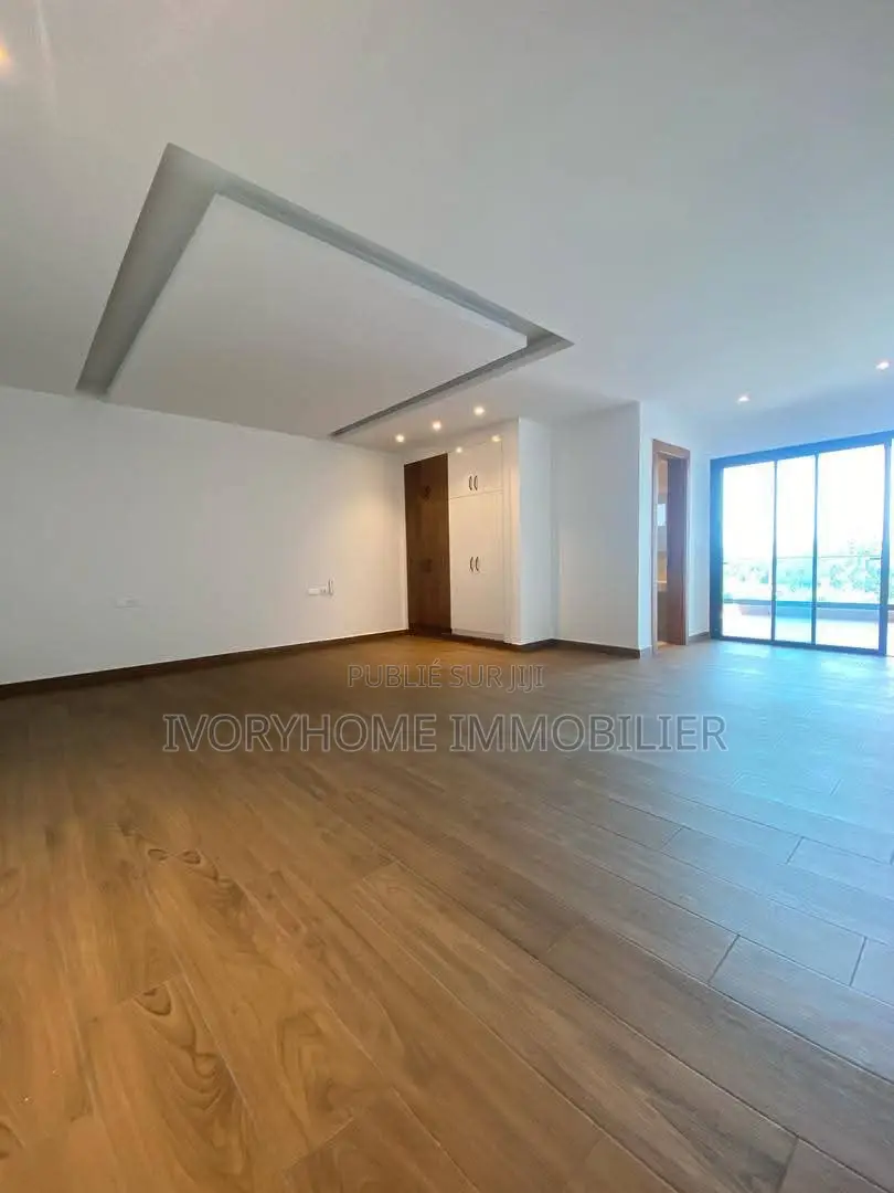 3chbre Appartement dans Cocody à Louer