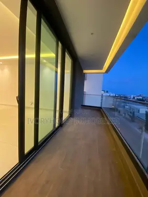 3chbre Appartement dans Cocody à Louer