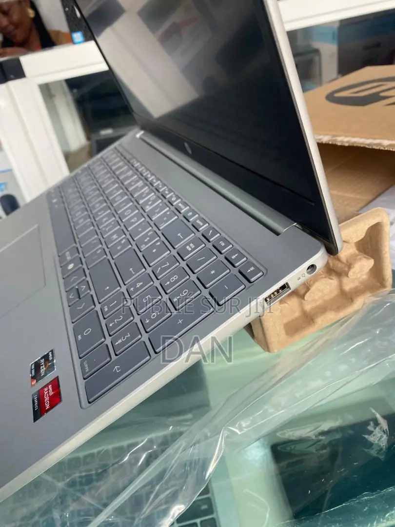 Nouveau Ordinateur portable HP 15 8GB Intel Core i3 SSD 512GB