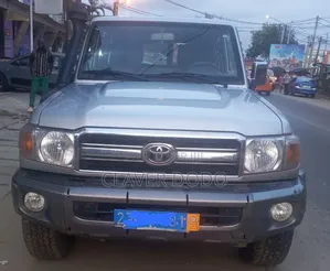 Toyota Land Cruiser 2021 Gris