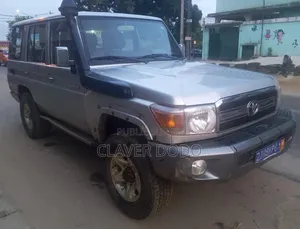 Toyota Land Cruiser 2021 Gris