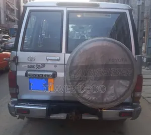 Toyota Land Cruiser 2021 Gris