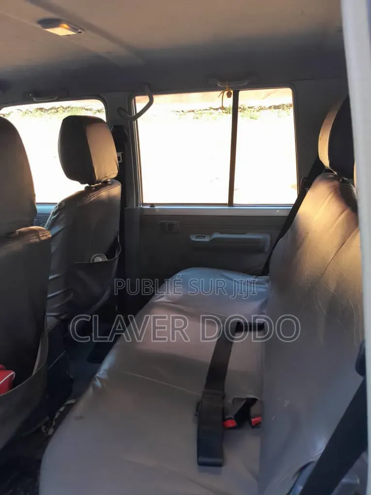 Toyota Land Cruiser 2021 Gris