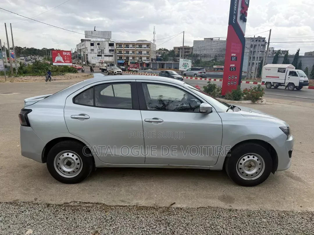 Suzuki Dzire 2025 Gris