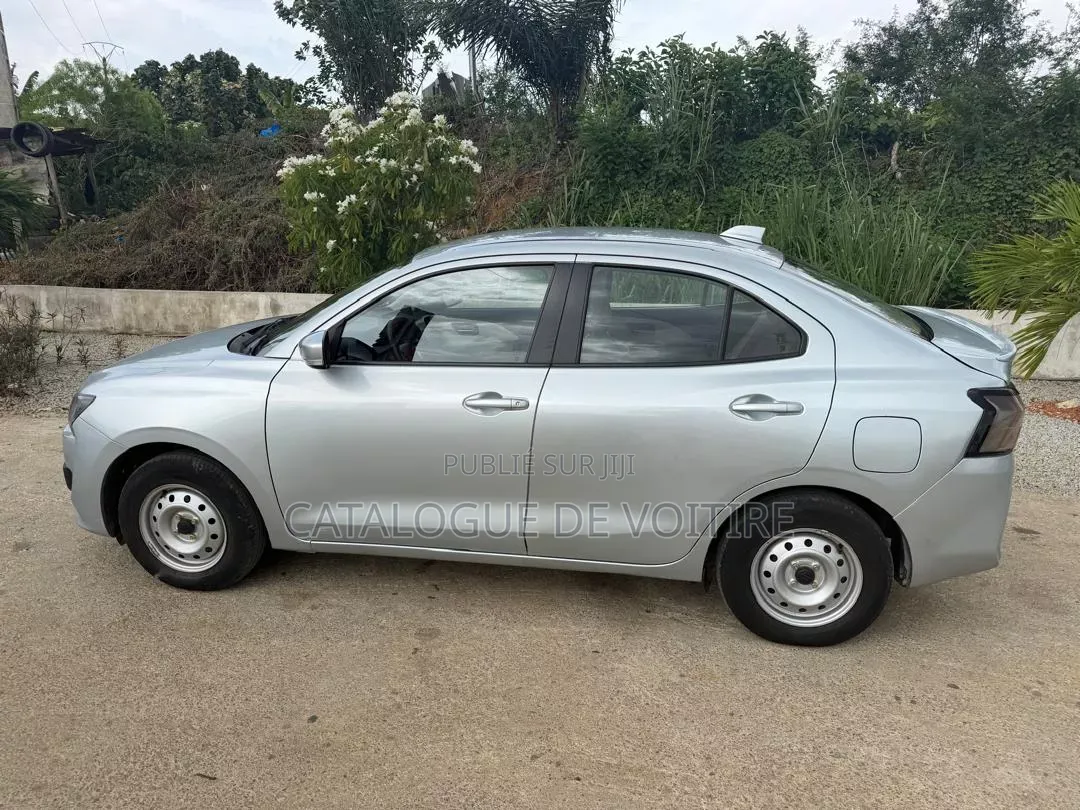 Suzuki Dzire 2025 Gris