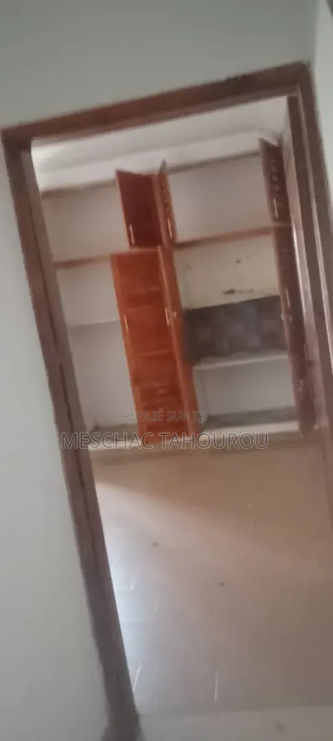 1chbre Maison dans Meschac Immobilier, Yopougon à Louer
