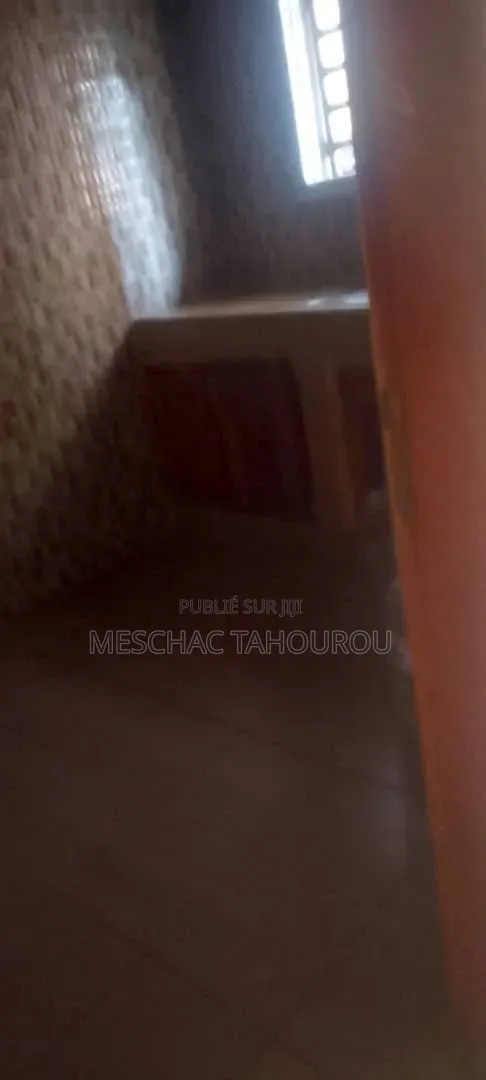 1chbre Maison dans Meschac Immobilier, Yopougon à Louer