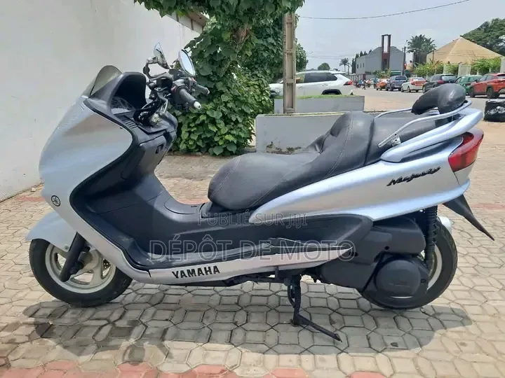 Nouveau Yamaha Majesty 2022 Gris