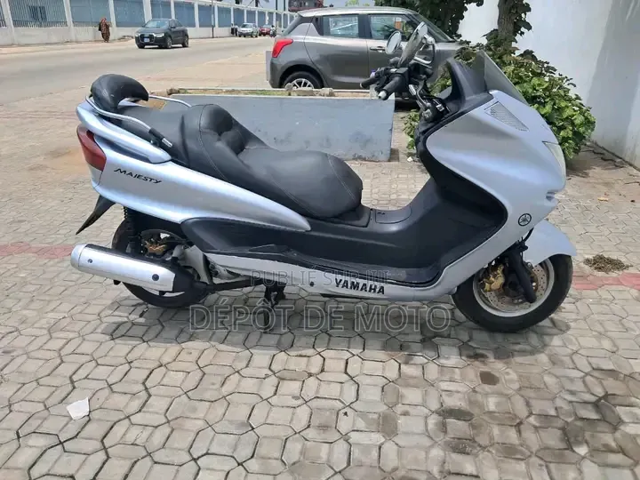 Nouveau Yamaha Majesty 2022 Gris